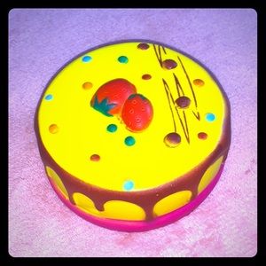 This is a cake squishy!